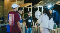 Pasar QRIS 2025 di Kota Kupang ramai dikunjungi. Terlihat salah satu stan Bank NTT yang dikunjungi warga.