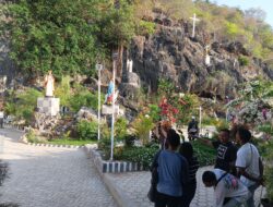 Taman Doa A Jesus Por Maria Atapupu Disesaki Pengunjung