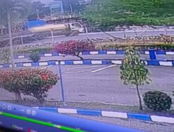 Lakalantas Maut Didepan Bandara AA. Bere Tallo Atambua, Diduga Truk Tangki dan Sepeda Motor Saling Senggol