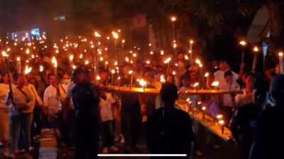 Jemaat Polycarpus Atambua Semarakkan Paskah dengan Pawai Obor