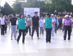 Peringati Hari Lansia Nasional, Bupati dan Warga Kota Atambua Senam Bersama