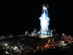Umat Berjubel Pada Ave Maria Nigth di Patung Bunda Maria Pelindung Segala Bangsa Teluk Gurita