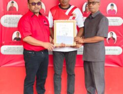 Bantu Korban Bencana di Flores, Kader PDI Perjuangan Belu Ini Diganjar Piagam Penghargaan